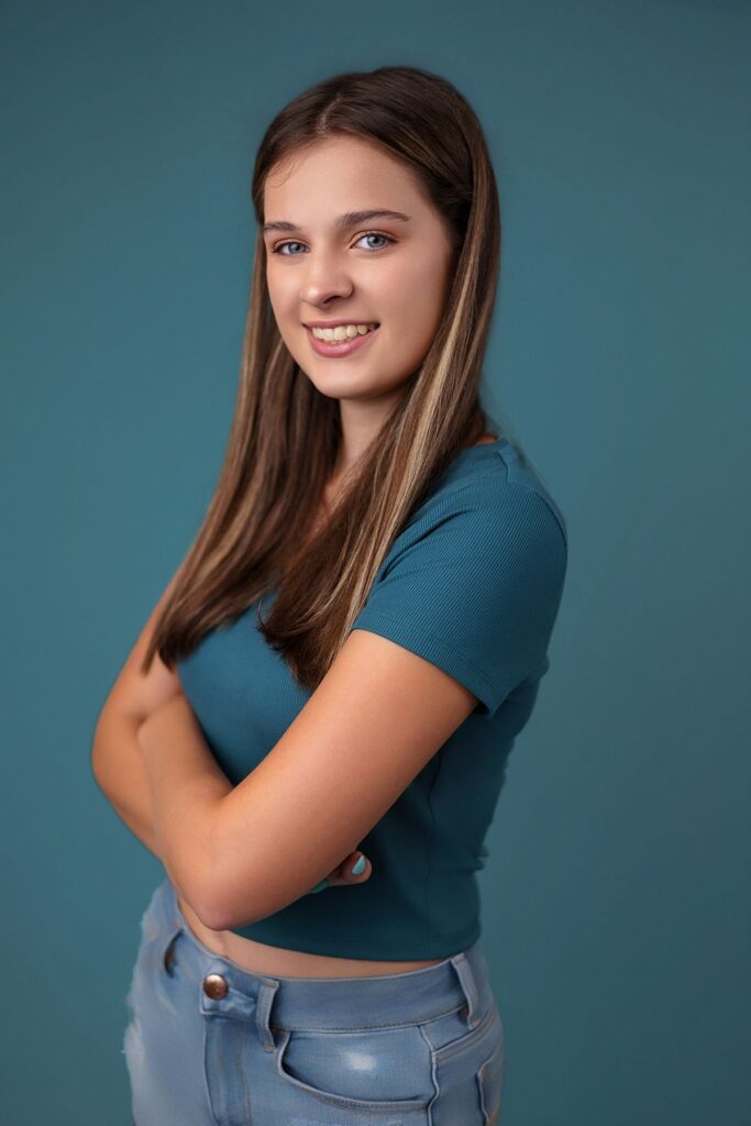 studio portrait senior blue tshirt